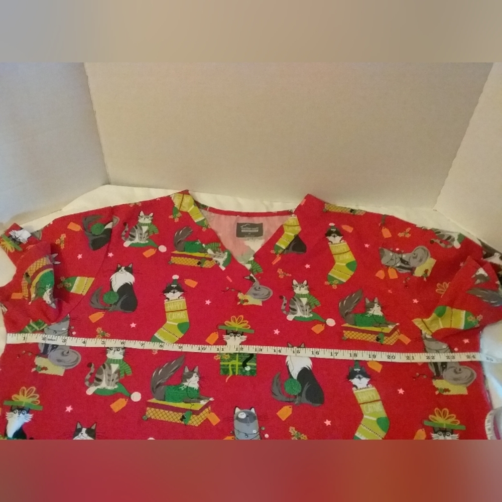 Butter Soft Happy Catmas Christmas Red Cat Print Scrub Top Excellent - Picture 3 of 5